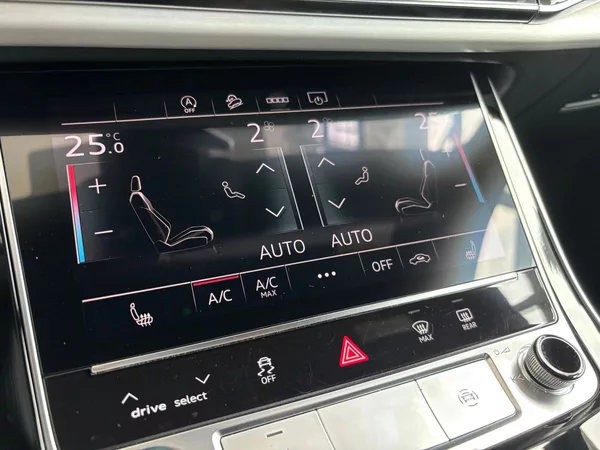 Audi Q7 FL S-line 50TDI 210kW Tažné - foto 12