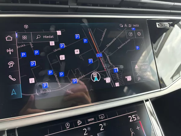Audi Q7 FL S-line 50TDI 210kW Tažné - foto 14