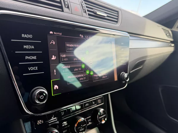 Škoda Superb Sportline 2,0TSI 140kW DSG - foto 11