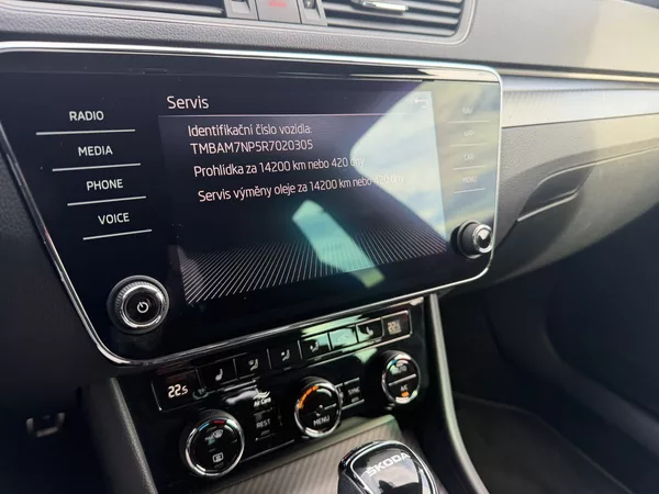 Škoda Superb Sportline 2,0TSI 140kW DSG - foto 14