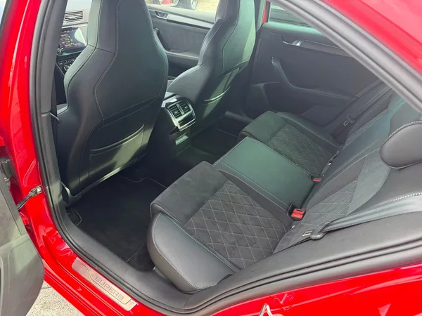 Škoda Superb Sportline 2,0TSI 140kW DSG - foto 16