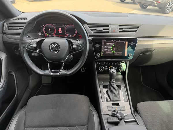 Škoda Superb Sportline 2,0TSI 140kW DSG - foto 17