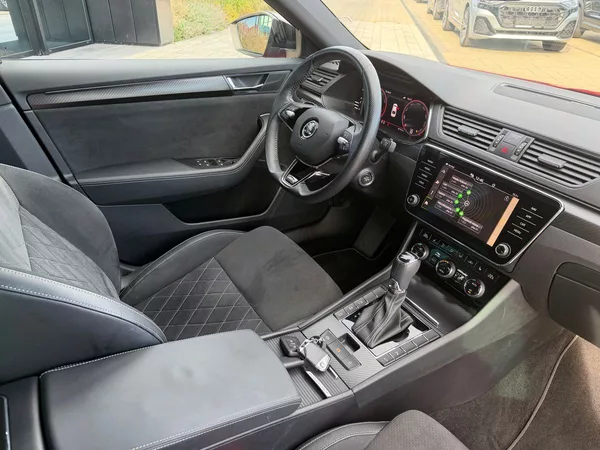 Škoda Superb Sportline 2,0TSI 140kW DSG - foto 21