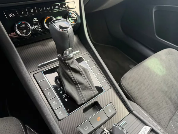 Škoda Superb Sportline 2,0TSI 140kW DSG - foto 9