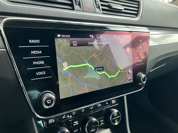 Škoda Superb Scout 140kW DSG - foto 10
