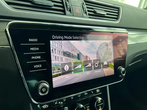 Škoda Superb Scout 140kW DSG - foto 12