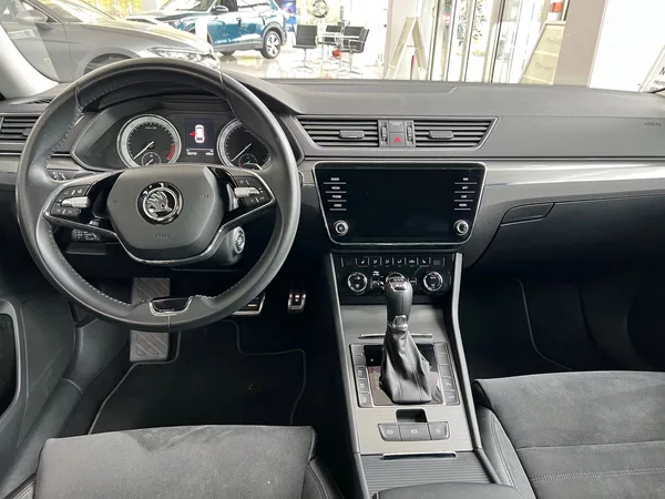 Škoda Superb Scout 140kW DSG - foto 18