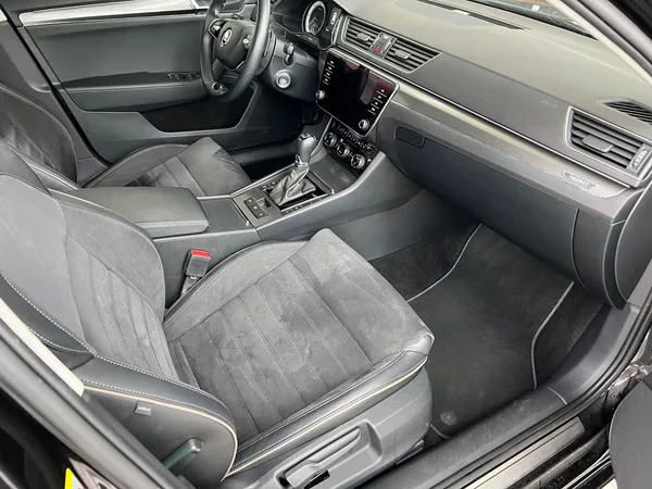 Škoda Superb Scout 140kW DSG - foto 19
