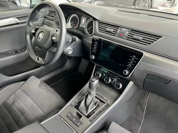 Škoda Superb Scout 140kW DSG - foto 20