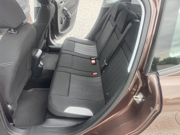 Peugeot 2008 1,2(60KW), ČR - foto 18