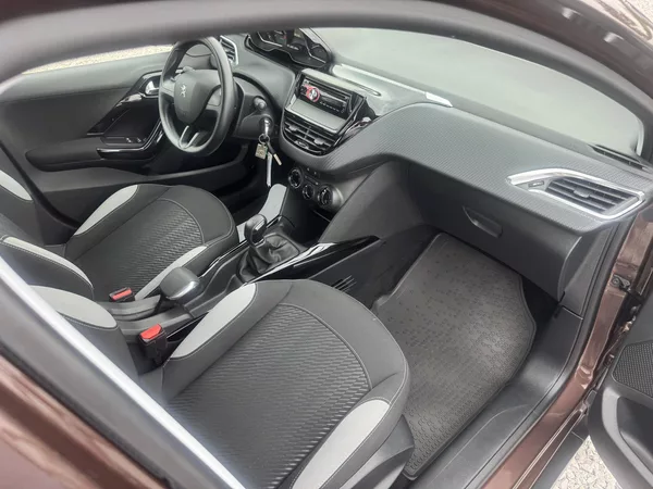 Peugeot 2008 1,2(60KW), ČR - foto 23