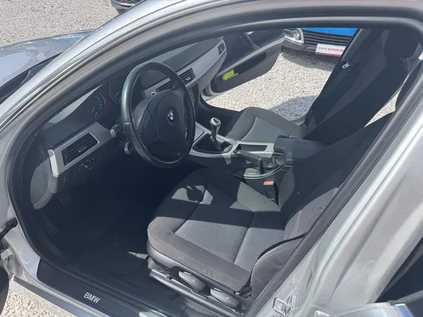 BMW Řada 3 330iX,MANUÁL - foto 14