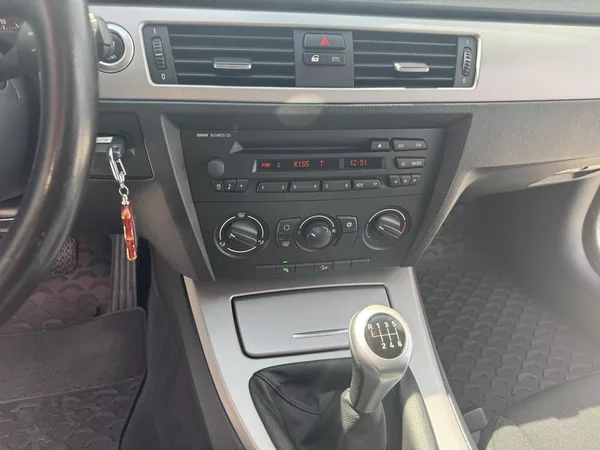 BMW Řada 3 330iX,MANUÁL - foto 18
