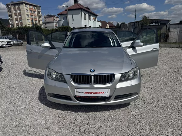 BMW Řada 3 330iX,MANUÁL - foto 9