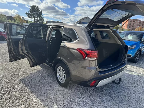 Mitsubishi Outlander 2.0MIVEC(110KW) DPH - foto 10