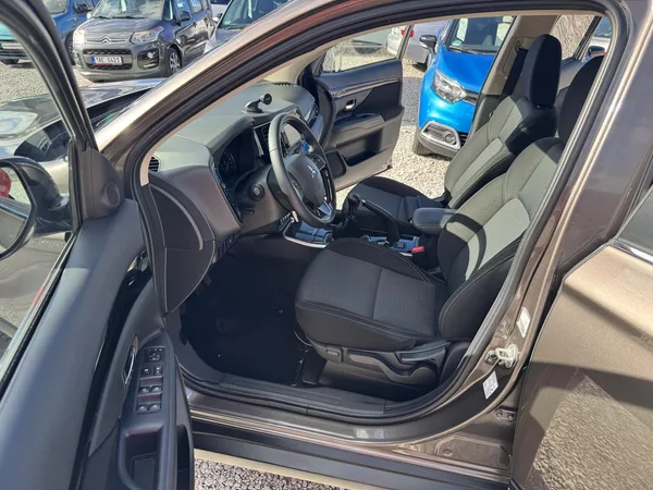 Mitsubishi Outlander 2.0MIVEC(110KW) DPH - foto 13
