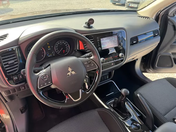 Mitsubishi Outlander 2.0MIVEC(110KW) DPH - foto 16