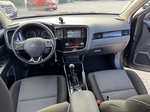 Mitsubishi Outlander 2.0MIVEC(110KW) DPH - foto 21
