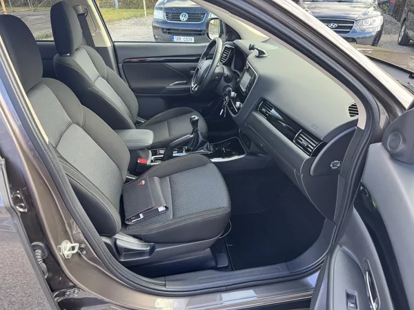 Mitsubishi Outlander 2.0MIVEC(110KW) DPH - foto 27