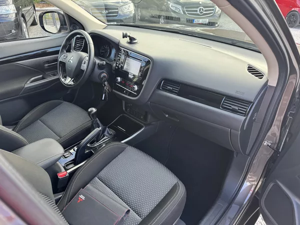 Mitsubishi Outlander 2.0MIVEC(110KW) DPH - foto 28