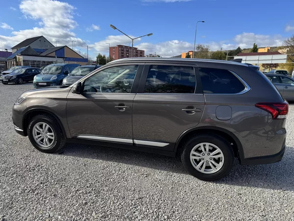 Mitsubishi Outlander 2.0MIVEC(110KW) DPH - foto 7