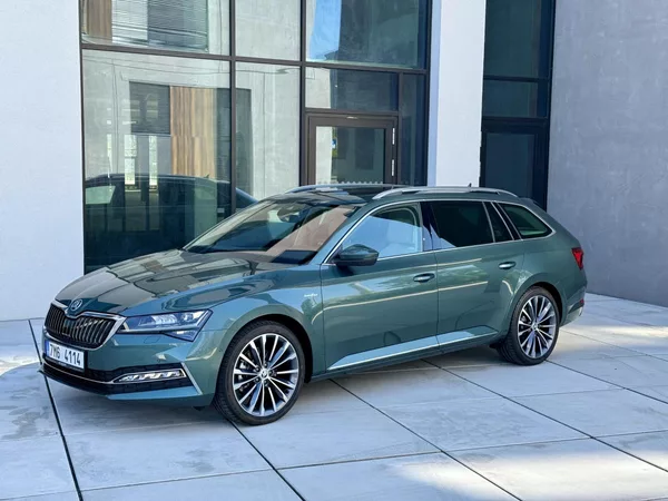Škoda Superb L&K 2,0 TDI 147 kW 7-st aut 4x - foto 12