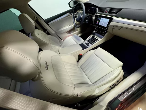 Škoda Superb L&K 2,0 TDI 147 kW 7-st aut 4x - foto 28