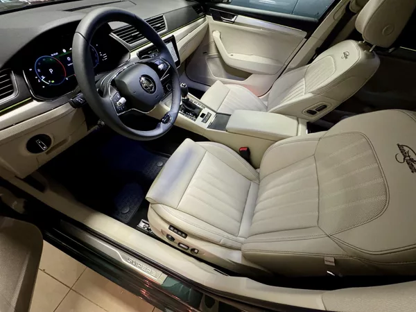 Škoda Superb L&K 2,0 TDI 147 kW 7-st aut 4x - foto 32