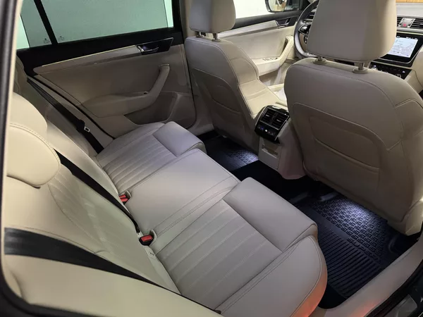 Škoda Superb L&K 2,0 TDI 147 kW 7-st aut 4x - foto 34