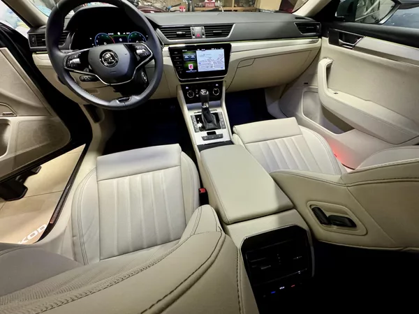 Škoda Superb L&K 2,0 TDI 147 kW 7-st aut 4x - foto 37