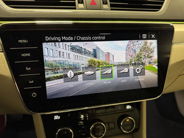 Škoda Superb L&K 2,0 TDI 147 kW 7-st aut 4x - foto 38