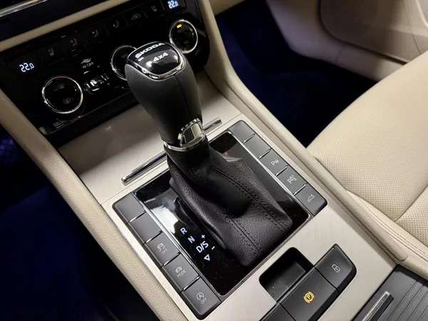 Škoda Superb L&K 2,0 TDI 147 kW 7-st aut 4x - foto 45