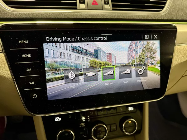 Škoda Superb L&K 2,0 TDI 147 kW 7-st aut 4x - foto 57
