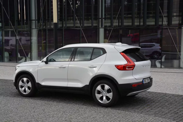 Volvo XC40 2,0 D3 DRIVE-E Momentum PRO Aw - foto 15