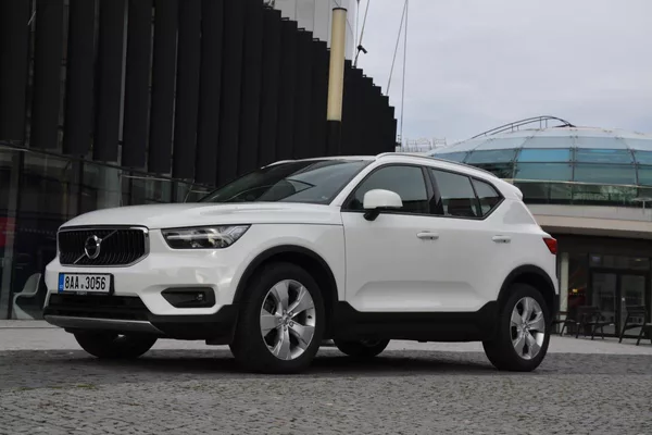 Volvo XC40 2,0 D3 DRIVE-E Momentum PRO Aw - foto 20