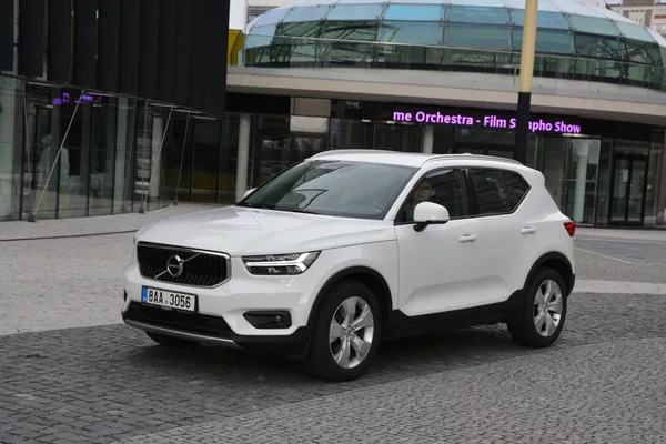 Volvo XC40 2,0 D3 DRIVE-E Momentum PRO Aw - foto 3