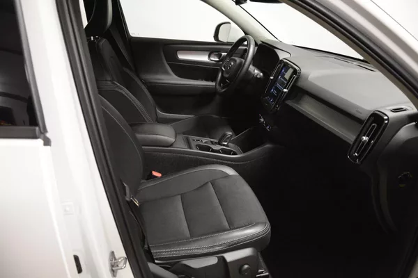 Volvo XC40 2,0 D3 DRIVE-E Momentum PRO Aw - foto 30