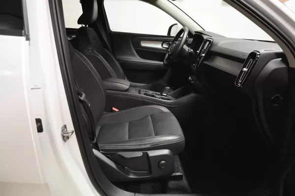 Volvo XC40 2,0 D3 DRIVE-E Momentum PRO Aw - foto 31