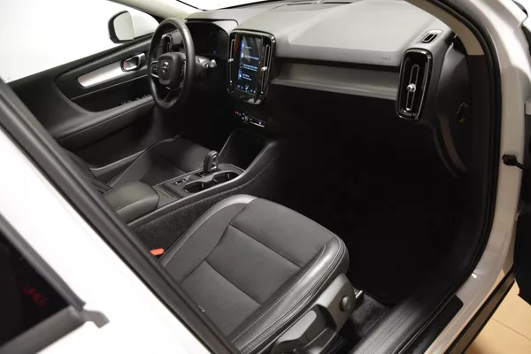 Volvo XC40 2,0 D3 DRIVE-E Momentum PRO Aw - foto 32