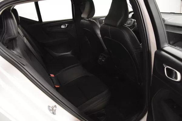 Volvo XC40 2,0 D3 DRIVE-E Momentum PRO Aw - foto 34