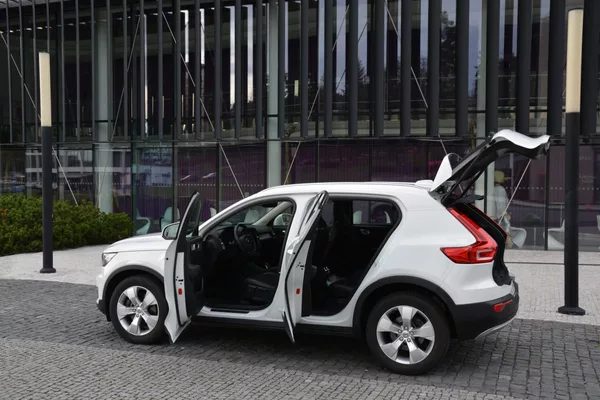 Volvo XC40 2,0 D3 DRIVE-E Momentum PRO Aw - foto 4