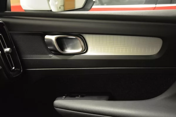 Volvo XC40 2,0 D3 DRIVE-E Momentum PRO Aw - foto 41