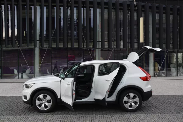 Volvo XC40 2,0 D3 DRIVE-E Momentum PRO Aw - foto 5