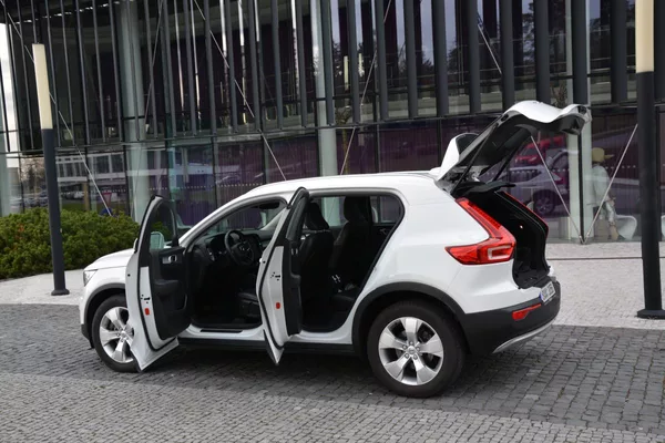 Volvo XC40 2,0 D3 DRIVE-E Momentum PRO Aw - foto 6