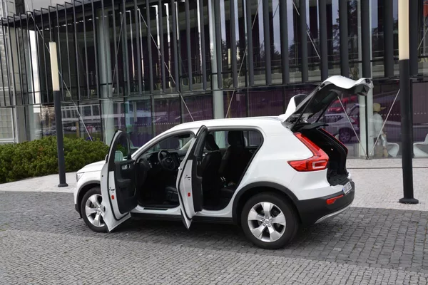 Volvo XC40 2,0 D3 DRIVE-E Momentum PRO Aw - foto 7