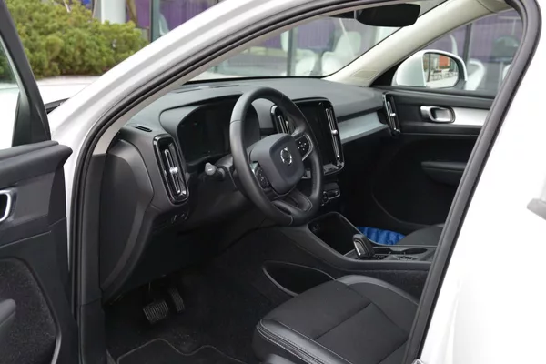 Volvo XC40 2,0 D3 DRIVE-E Momentum PRO Aw - foto 8