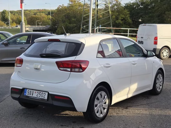 Kia Rio 1,2i lze i na splátky VŠEM - foto 4
