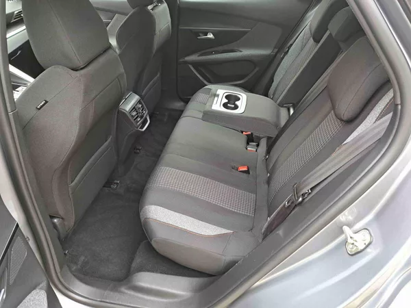 Peugeot 3008 1,2 PT EAT8 LED 17ALU PDC NAVI - foto 12