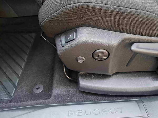 Peugeot 3008 HDI-96 EAT8 17ALU PDC NAVI - foto 14