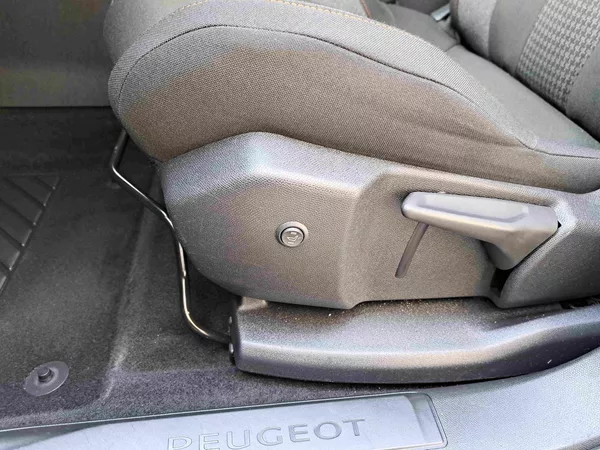 Peugeot 3008 1,2 PT EAT8 LED ALU PDC NAVI - foto 13